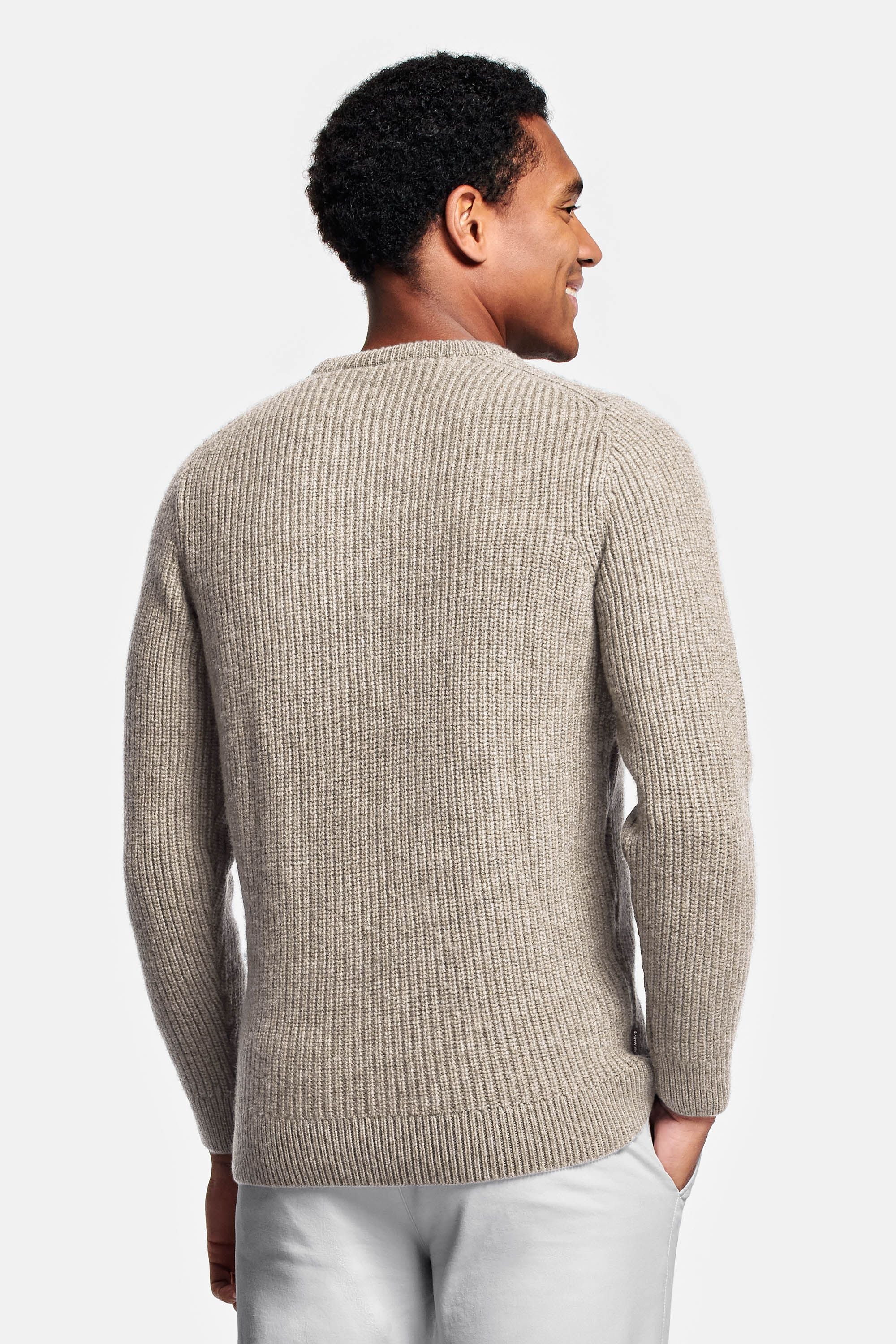 Pull en sable foncé