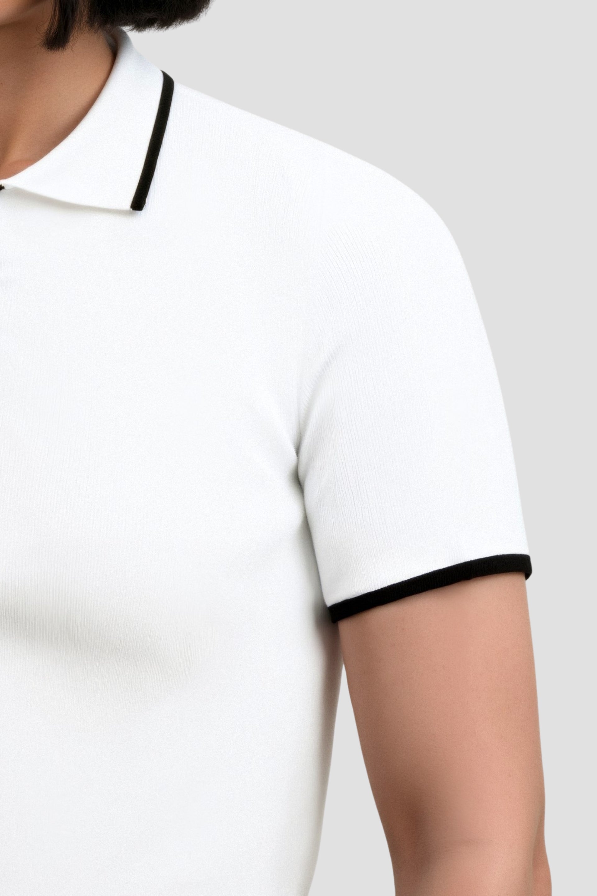 Polo à Boutons Contrastant avec Finition Élégante