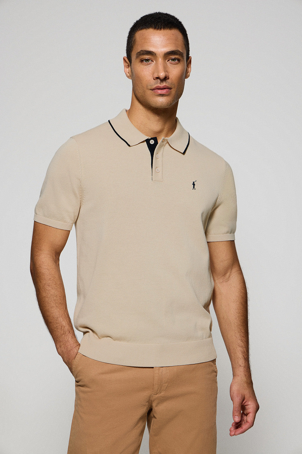 Polo beige en maille avec boutons