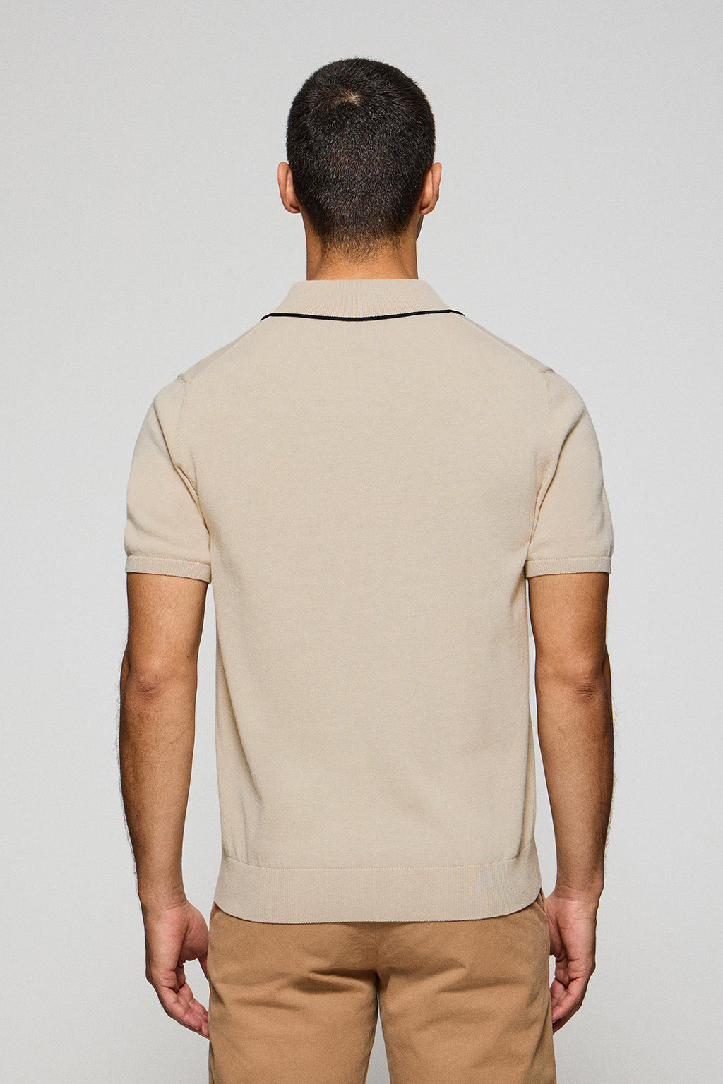 Polo beige en maille avec boutons
