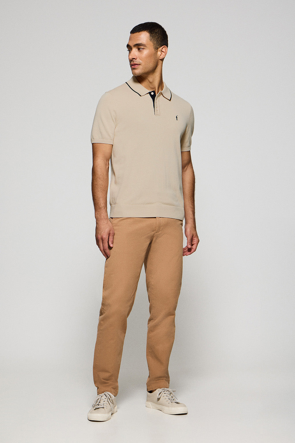 Polo beige en maille avec boutons