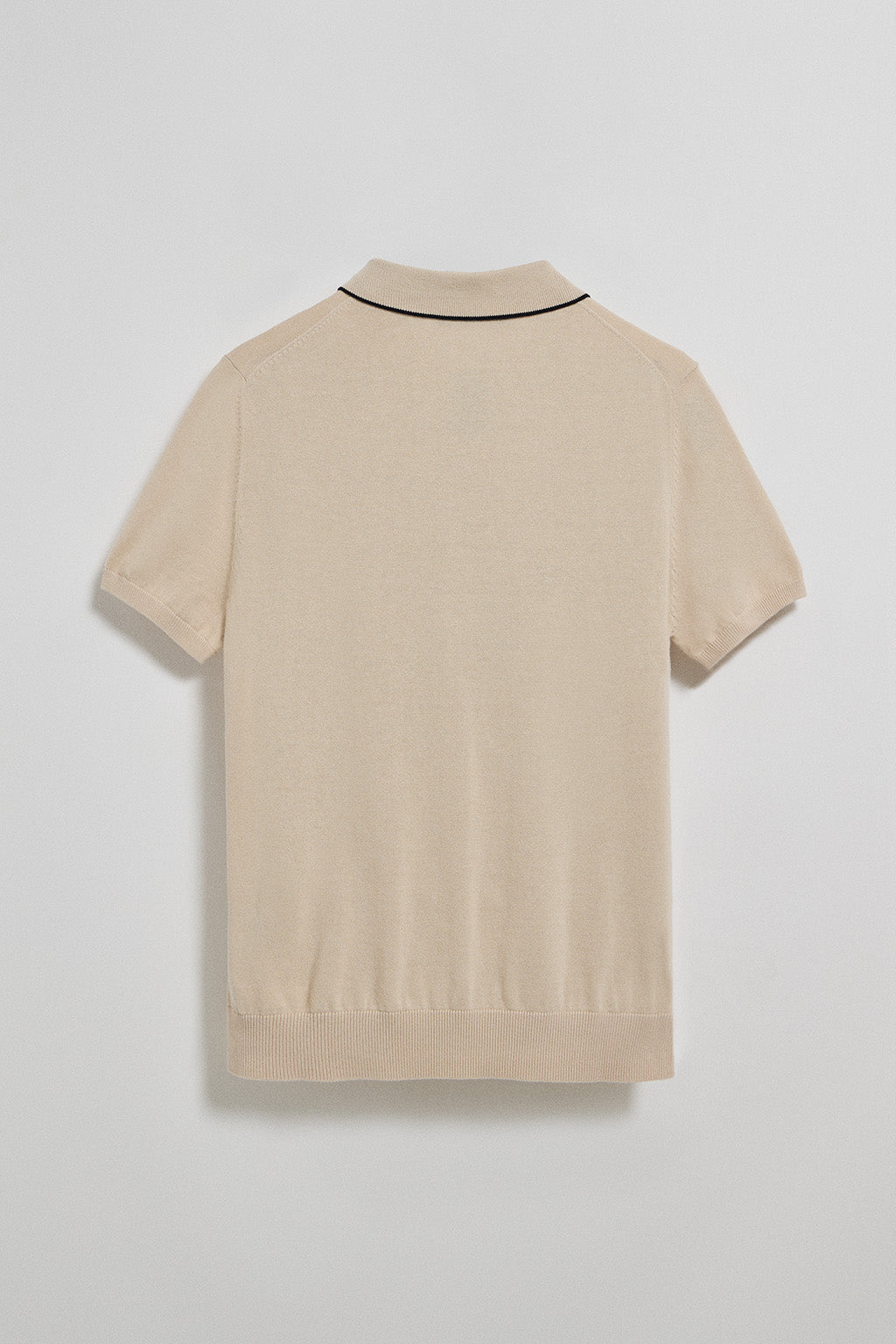 Polo beige en maille avec boutons