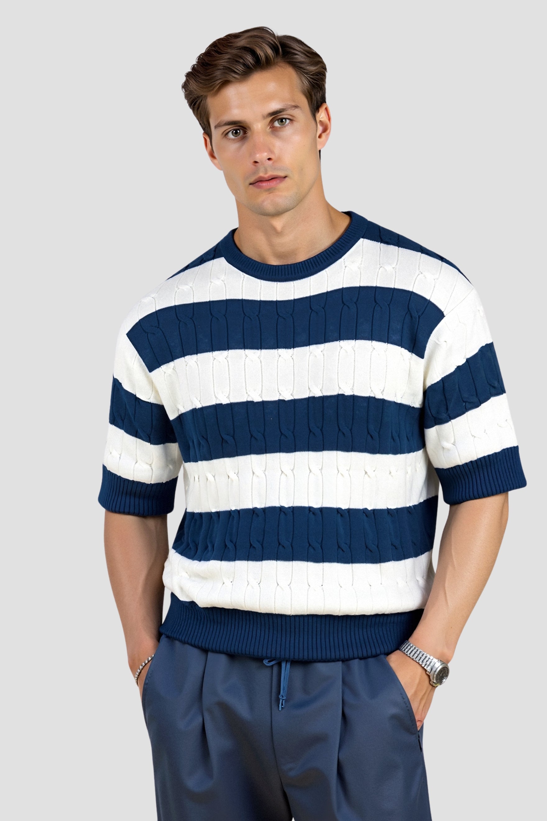 T-shirt à col rond en tricot torsadé rayé