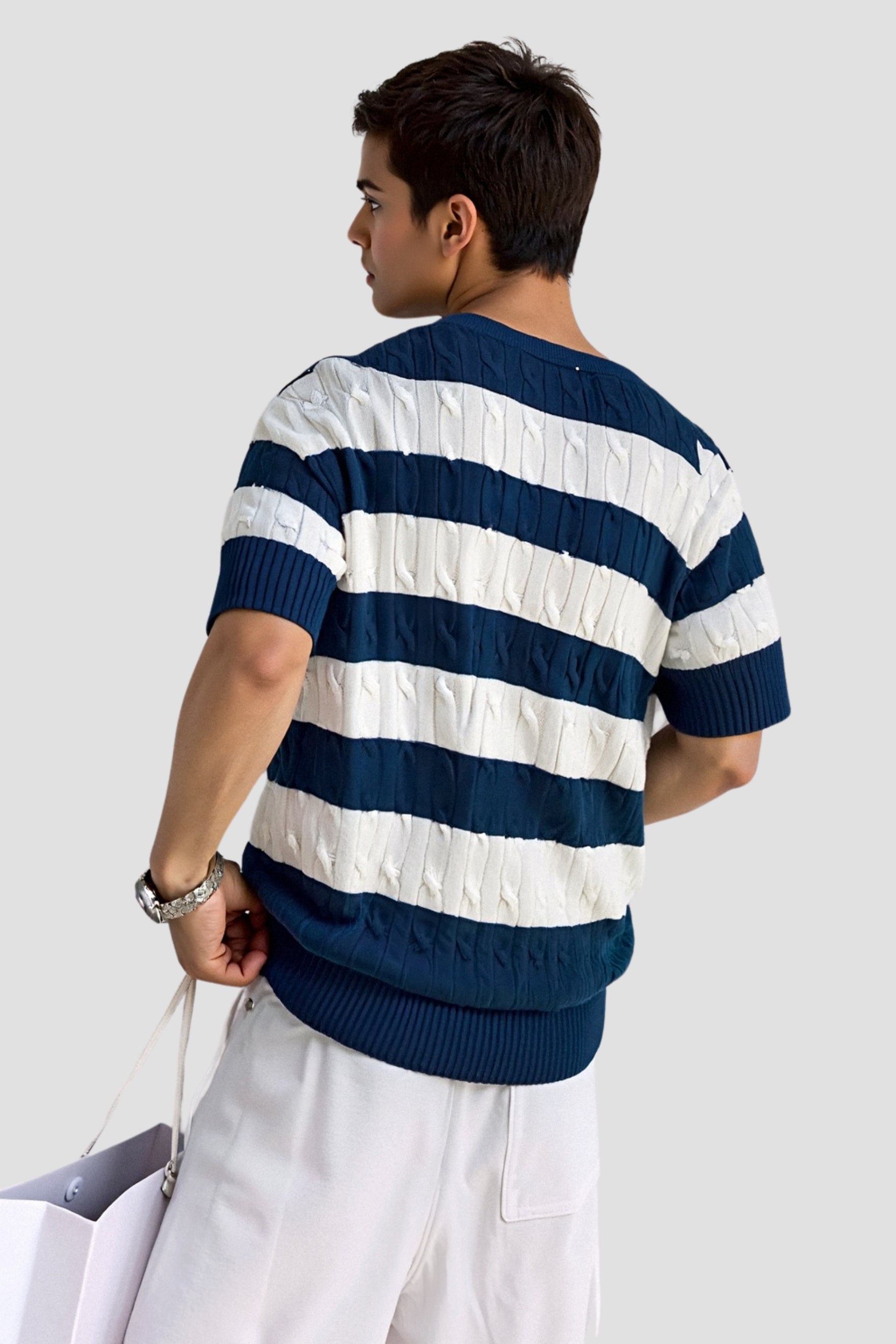 T-shirt à col rond en tricot torsadé rayé