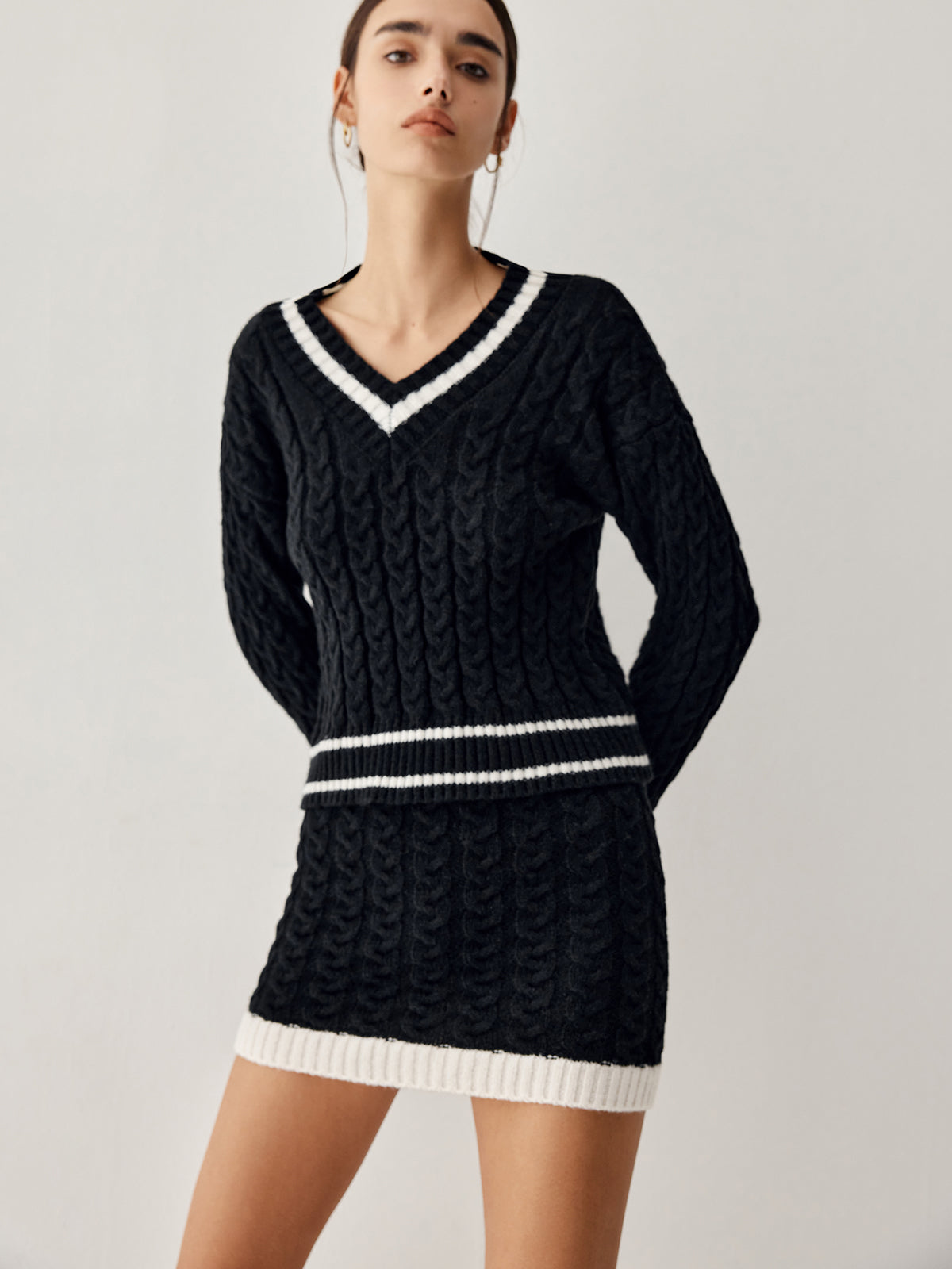 - Pull en Tricot Câble Avec Jupe