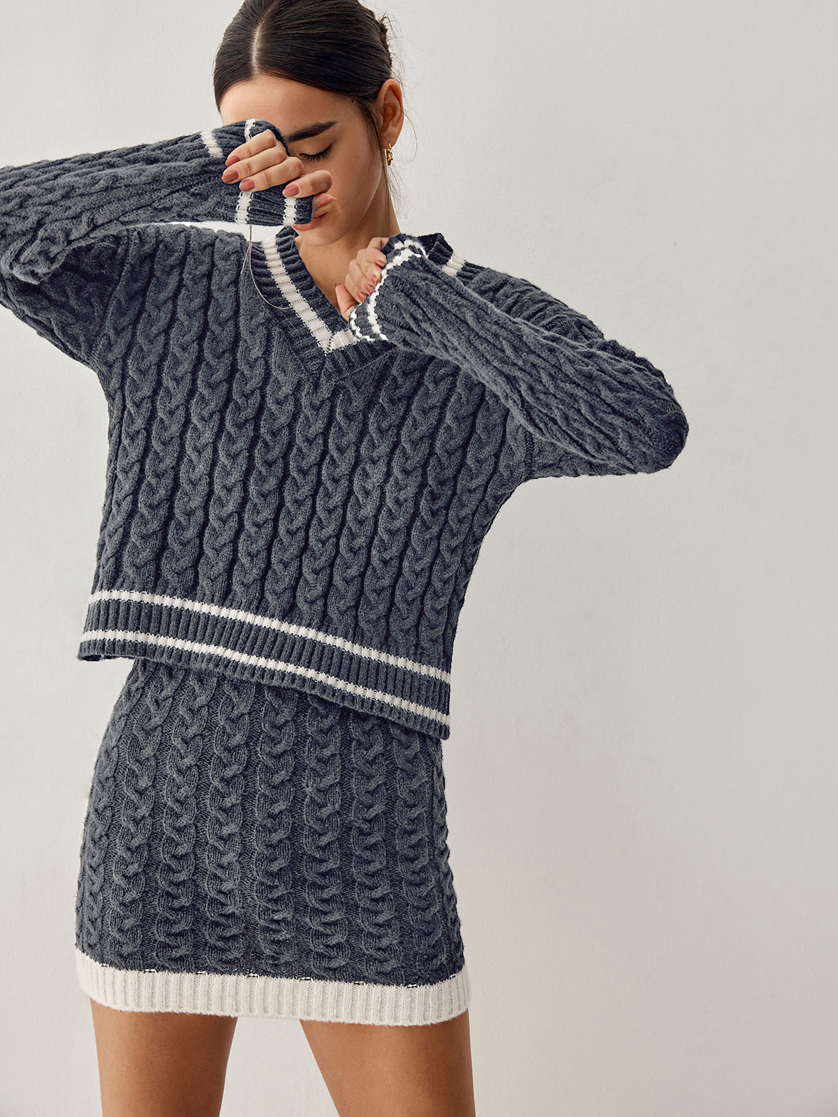 - Pull en Tricot Câble Avec Jupe
