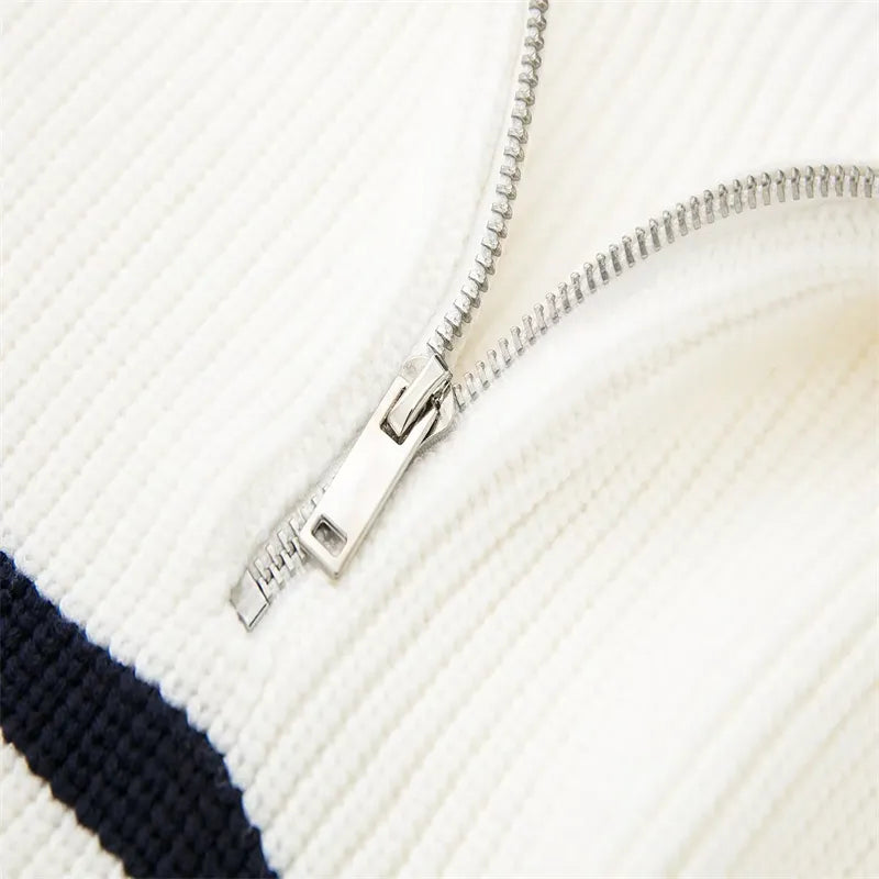 Pull zippé à rayures