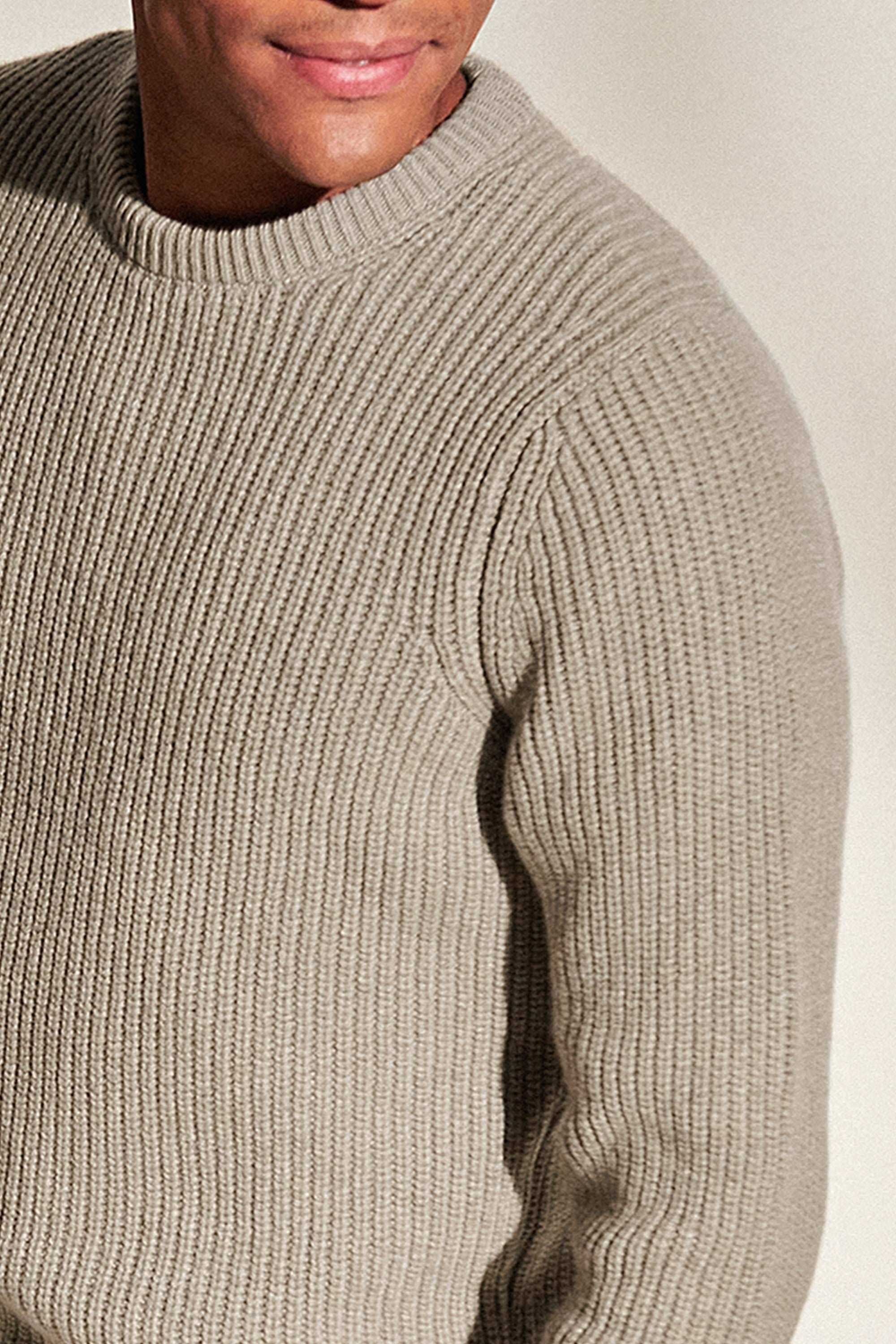 Pull en sable foncé